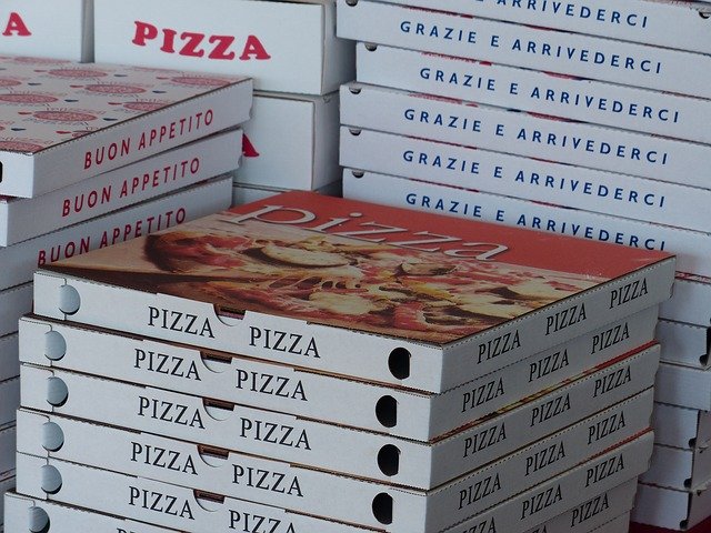 Photo de boîtes de pizza à emporter