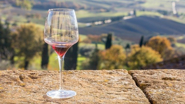 Photo d'un verre de vin sicilien