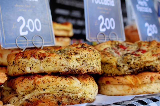 Photo de focaccia italienne sur un marché