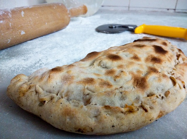 Photo d'une pizza calzone