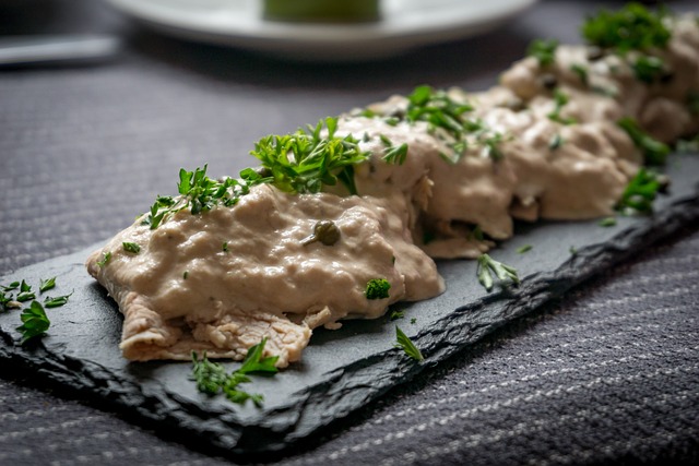 Photo d'un plat de vitello tonnato